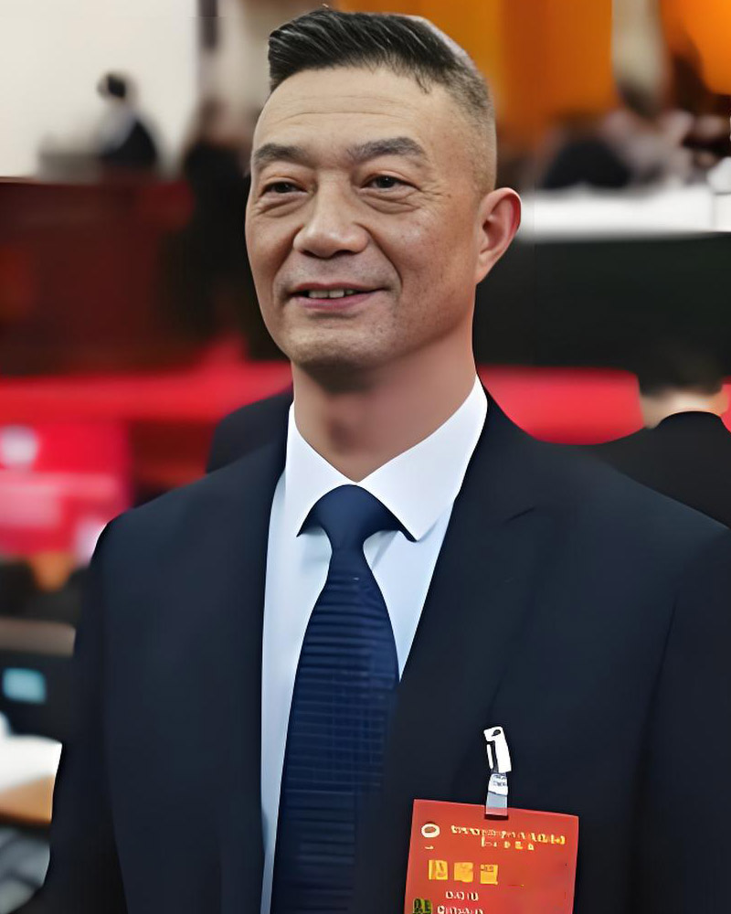 向华全先生：原四川省文化厅副厅长、峨影集团总裁